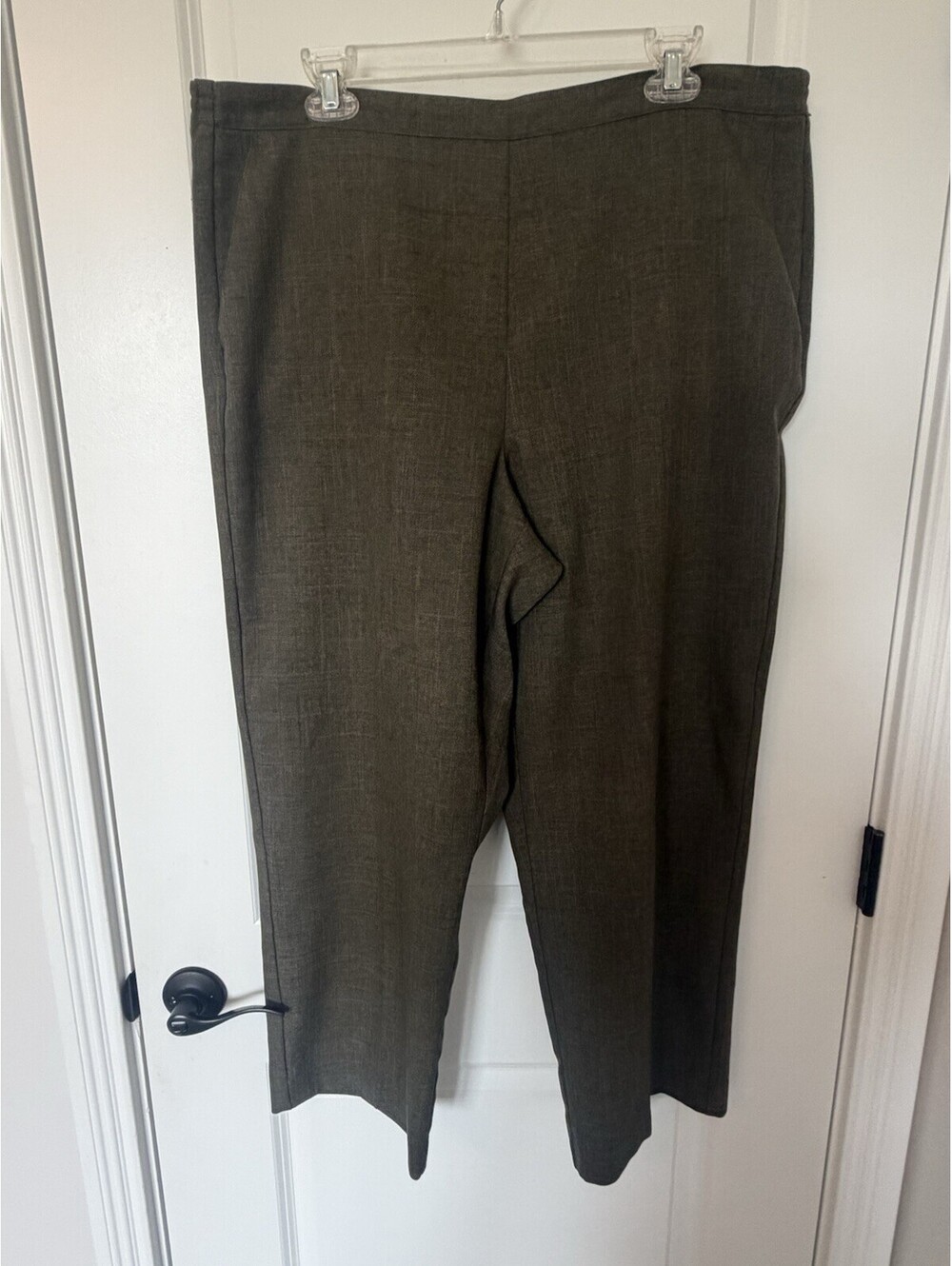 Alfred Dunner Women’s olive Dress Pants Size 16 Pleated Elastic Waist Pockets